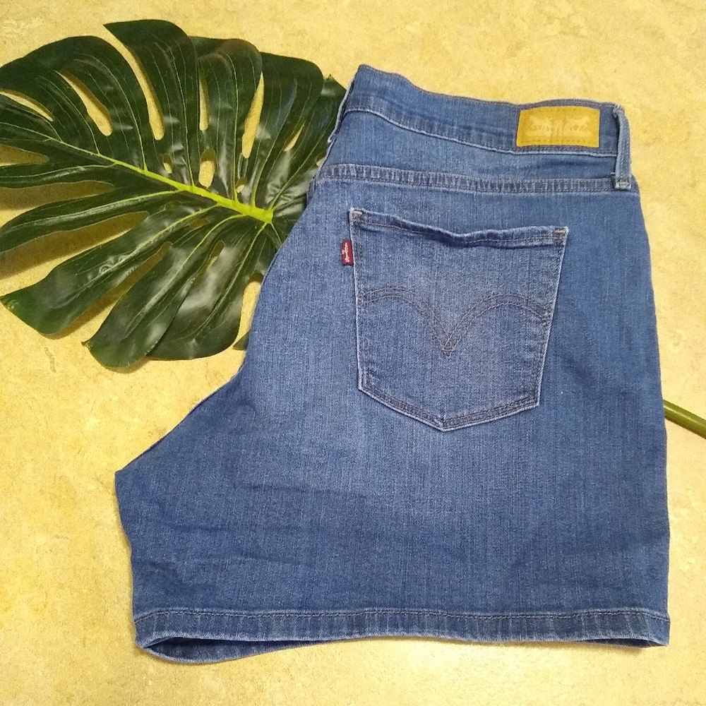 Levi's mid rise denim jean shorts